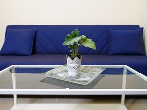 Escritorio, insonorización, tabla de planchar con plancha y wifi gratis 