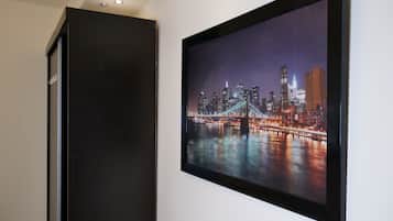 Escrivaninha, quartos à prova de som, ferros/tábuas de passar roupa