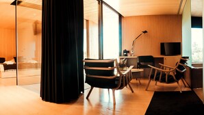 Minibar, Zimmersafe, Schreibtisch, schallisolierte Zimmer