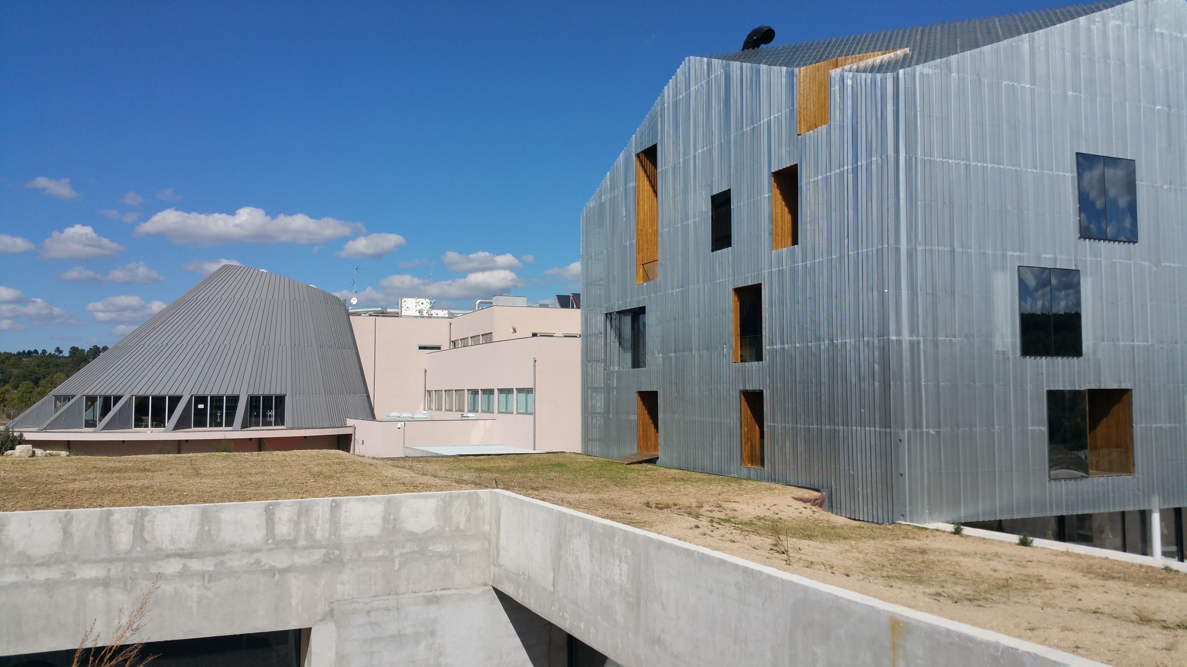 المنشأة من الخارج