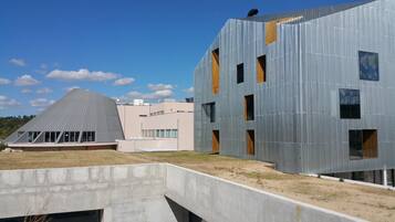 المنشأة من الخارج