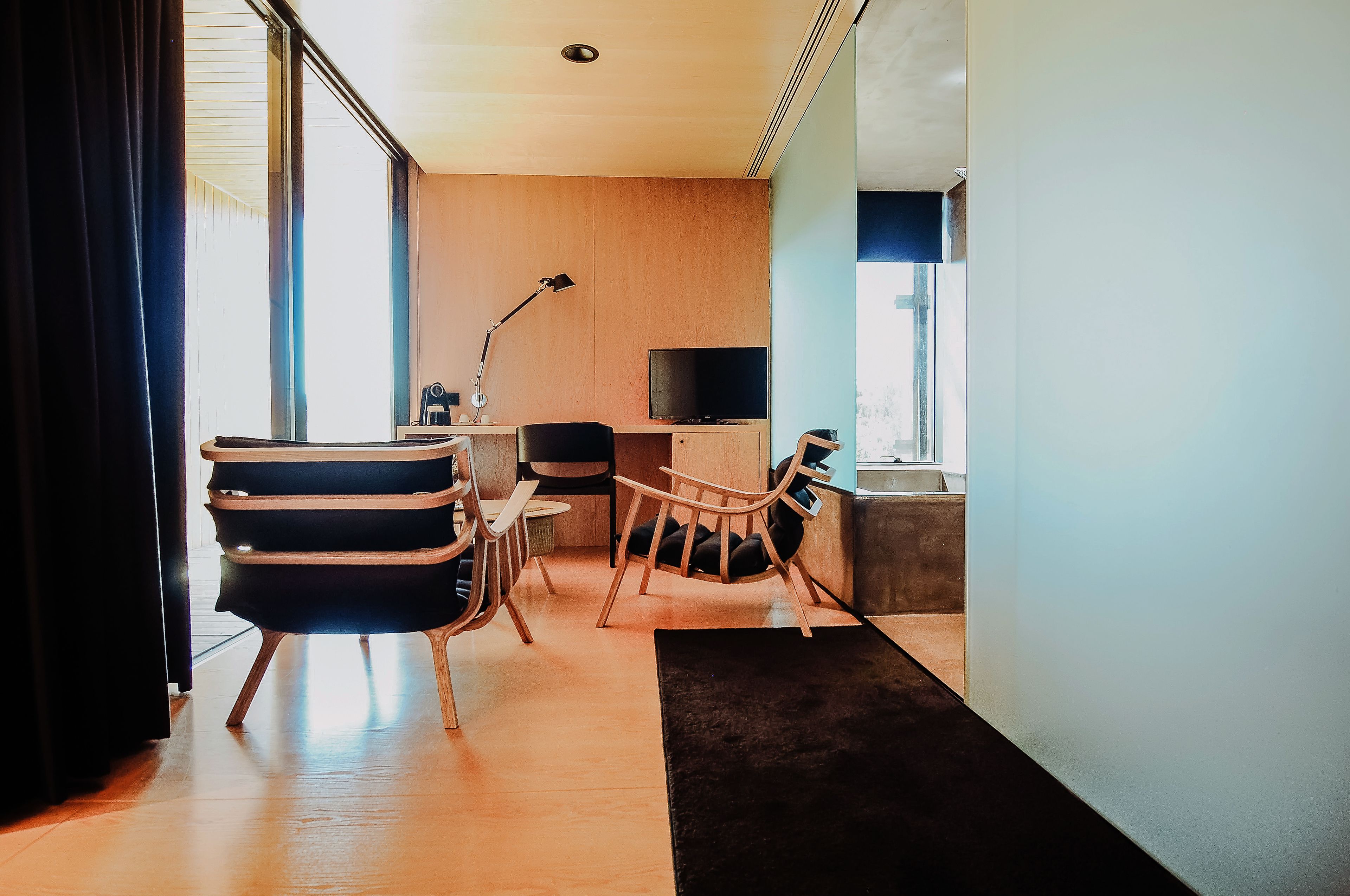 Phòng Suite Deluxe, ban công | Minibar, két bảo mật tại phòng, bàn, phòng cách âm 