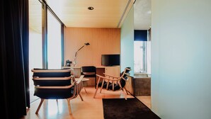 Unclassified image, 2 of 76, button