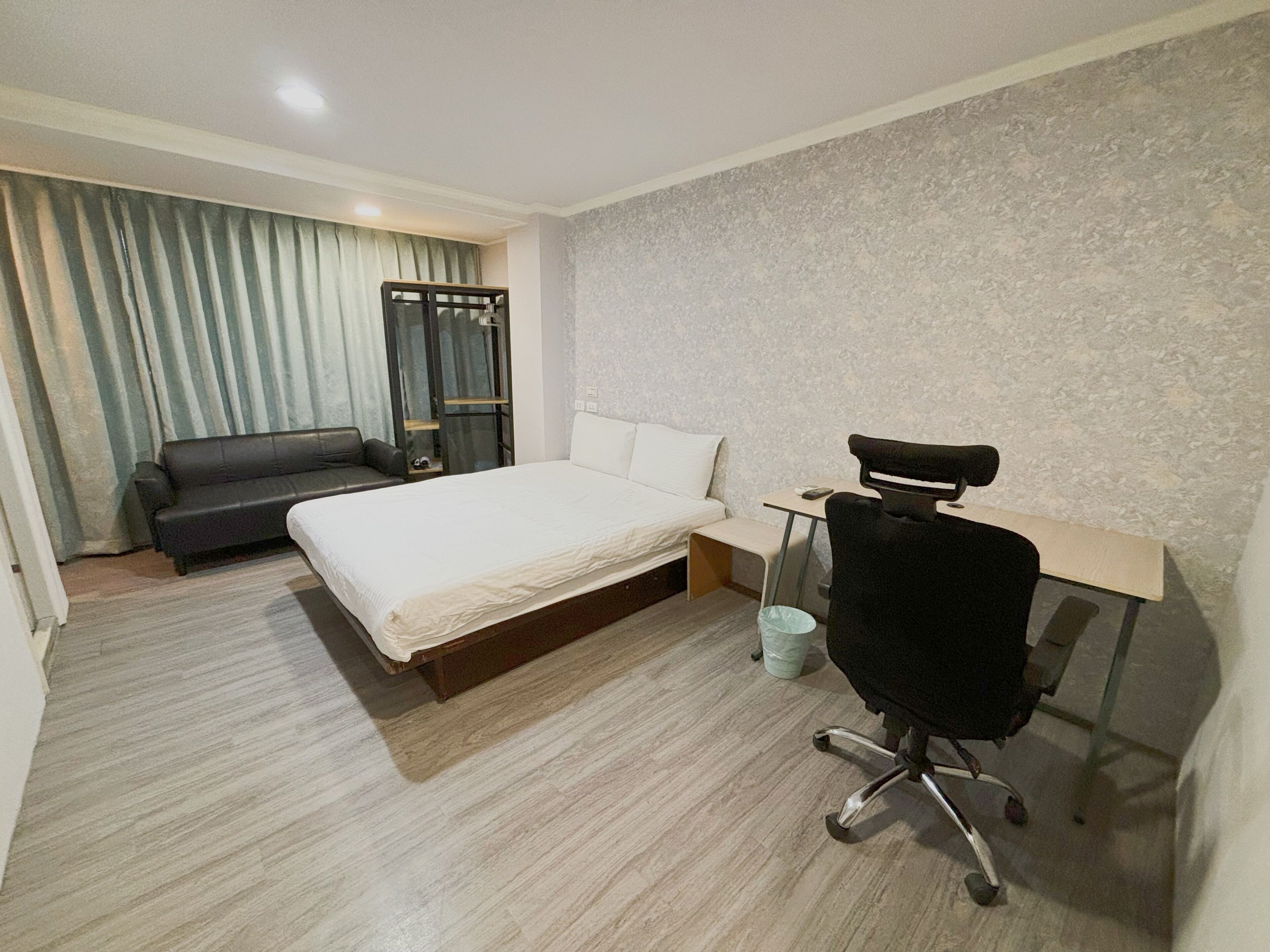 basic room, non smoking | individually furnished, blackout curtains, iron/ironing board, free wifi