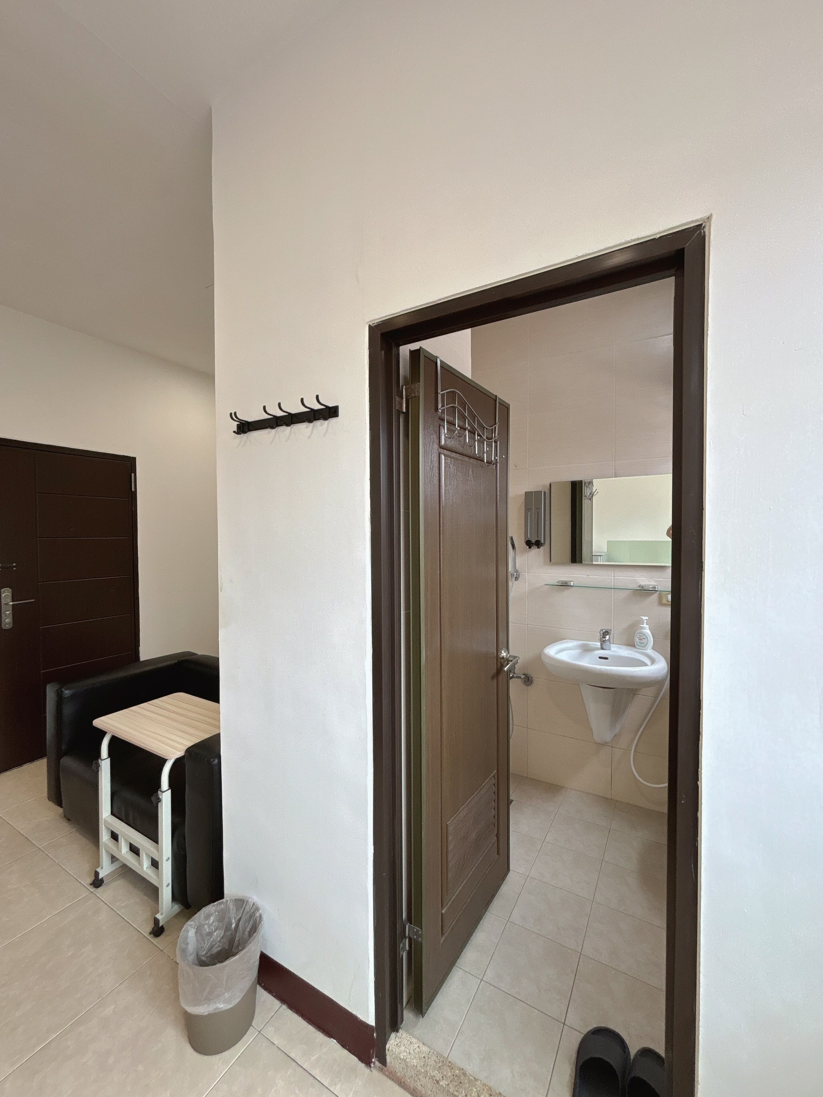 basic room, non smoking | individually furnished, blackout curtains, iron/ironing board, free wifi