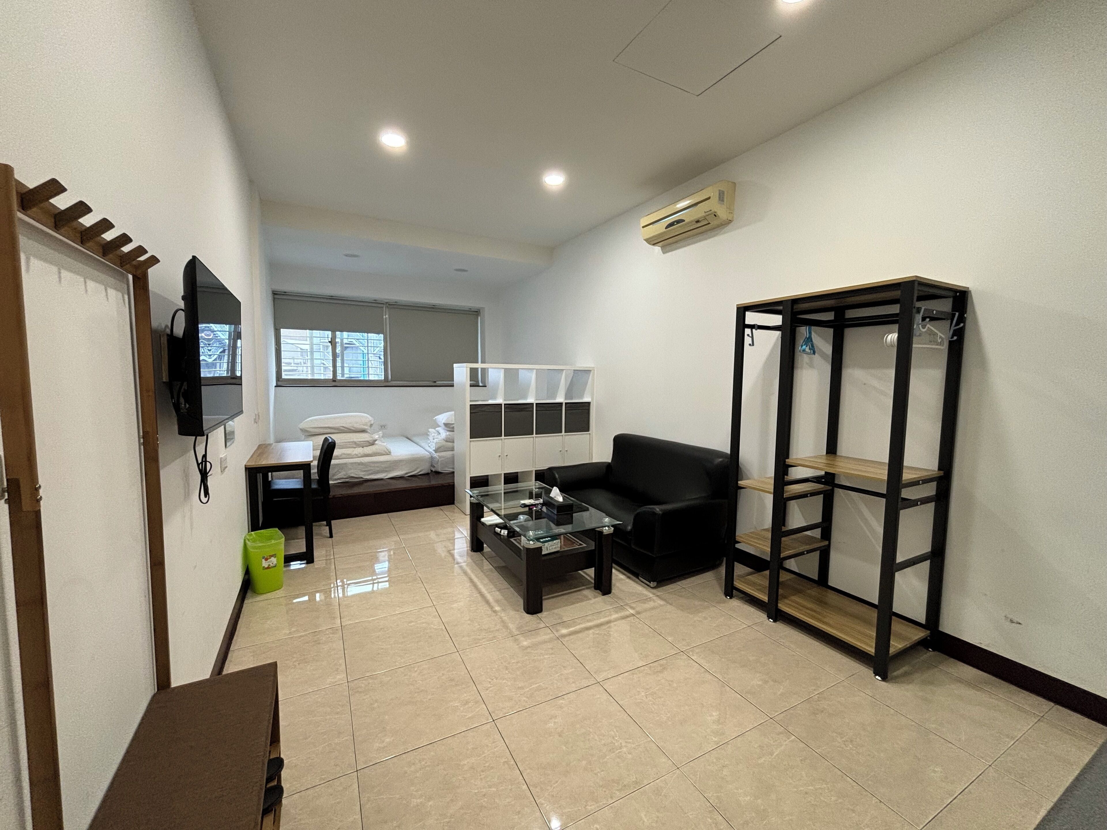 Firemannsrom – standard, 2 dobbeltsenger, ikke-røyk | Individuelt innredet, blendingsgardiner og strykejern/-brett