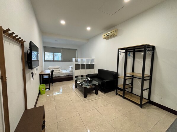 Chambre Quadruple Standard, 2 lits doubles, non-fumeurs | Ameublement personnalisé, rideaux occultants, fer et planche à repasser