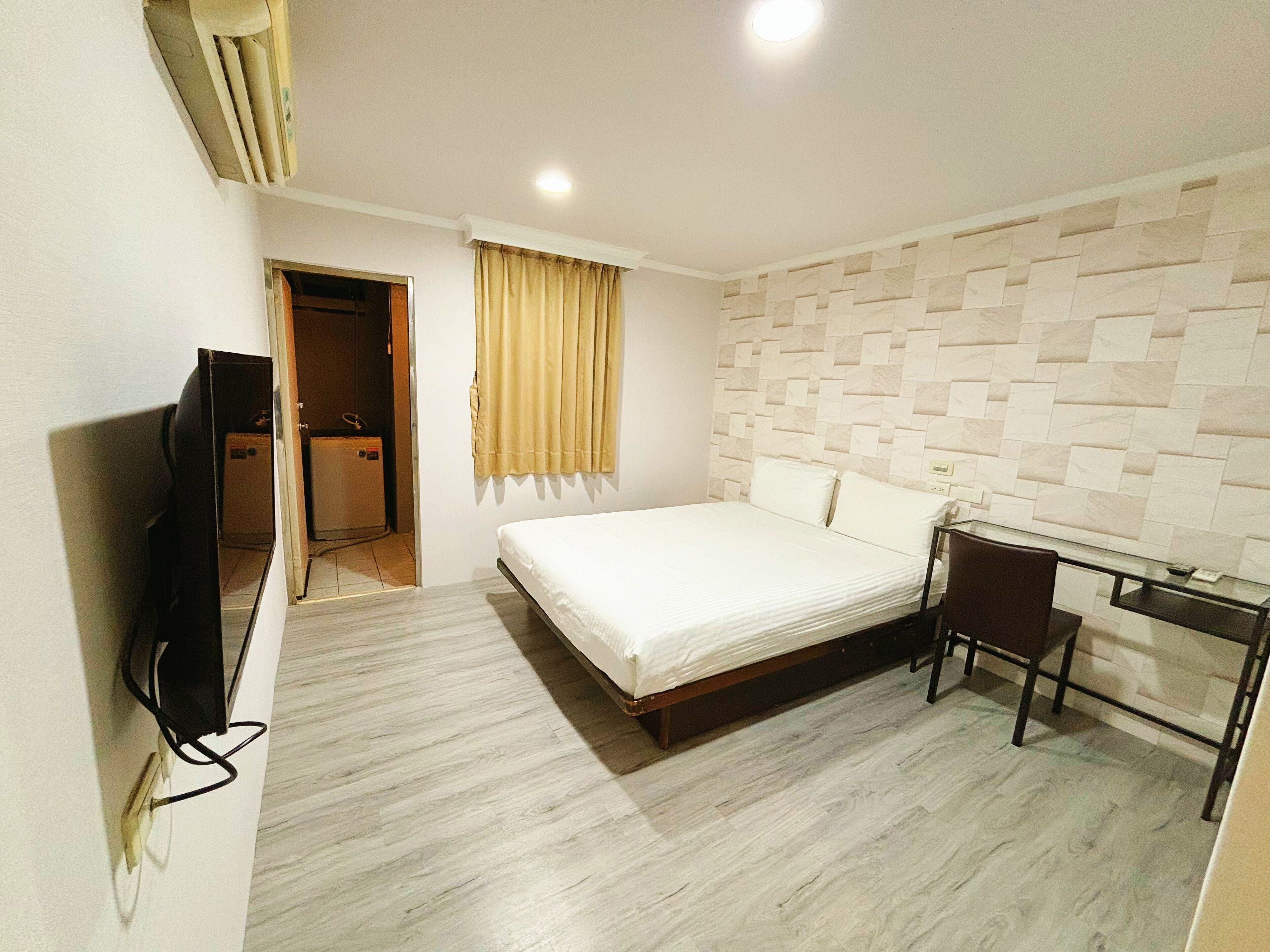 basic room, non smoking | individually furnished, blackout curtains, iron/ironing board, free wifi