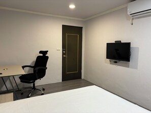 Individually furnished, blackout curtains, iron/ironing board, free WiFi - Taipei Happy Home (Taipei)