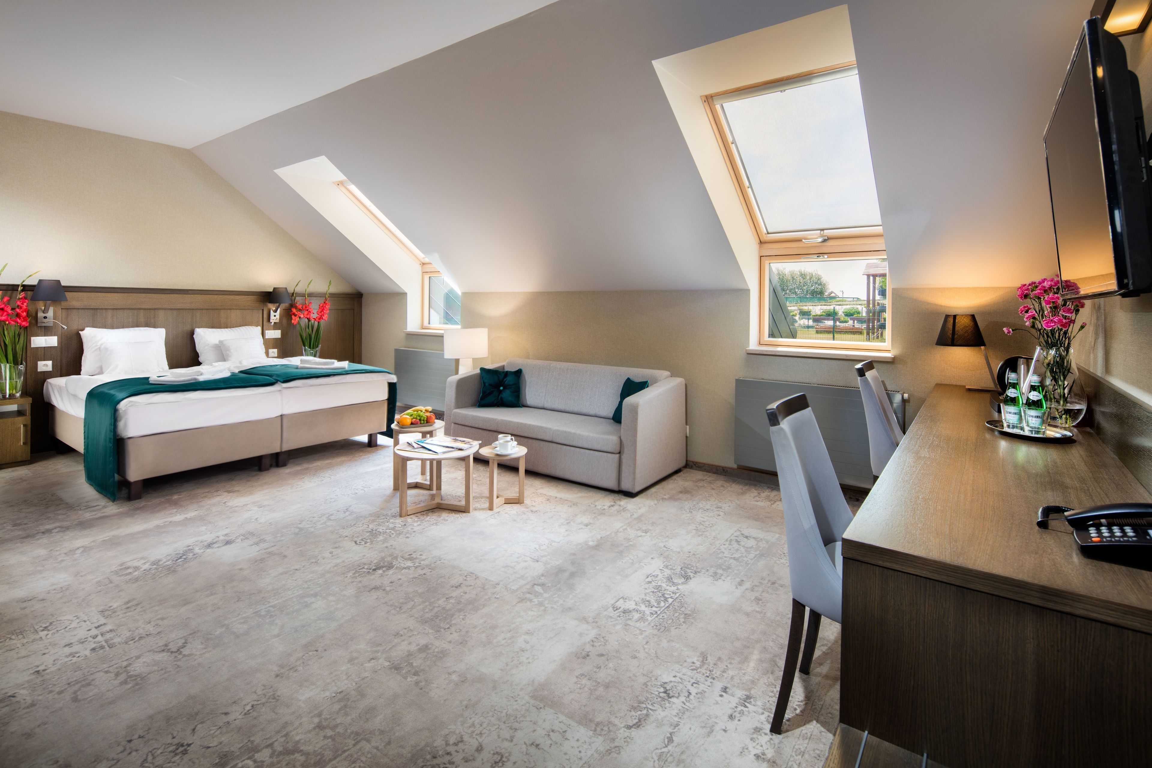 deluxe room, 1 bedroom, ensuite | 1 bedroom, down duvets, desk, laptop workspace