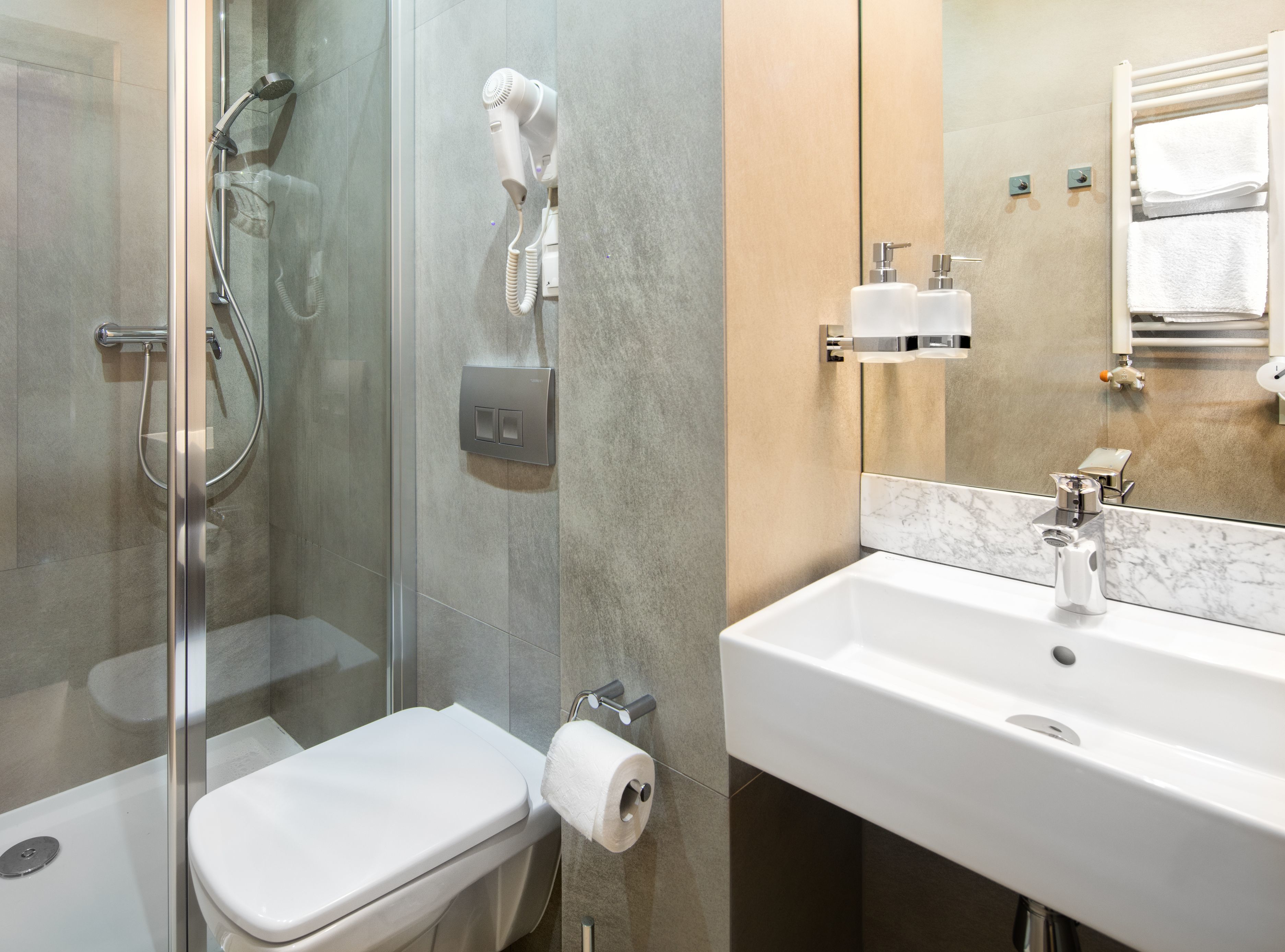 shower, free toiletries, hair dryer, towels