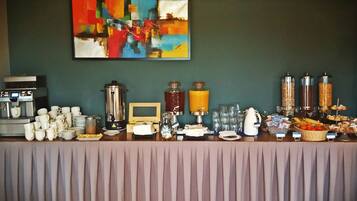 Tägliches Frühstücksbuffet (50 PLN pro Person)