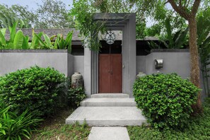 숙박 시설 입구