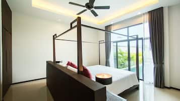 Brankas, meja kerja, setrika/meja setrika, dan Wi-Fi gratis