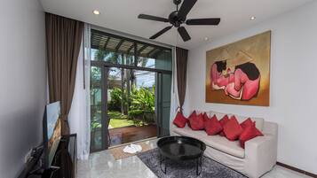 Standard-huvila, 2 makuuhuonetta, yksityinen uima-allas | Oleskelualue | Plasmatelevisio, DVD-soitin