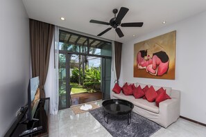 Vila Standar, 2 kamar tidur, kolam renang pribadi | Area keluarga | TV plasma dan pemutar DVD