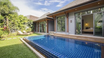 6 outdoor pools