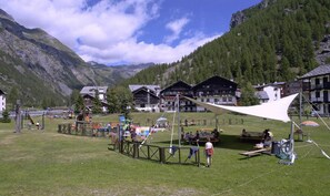 Área de juegos infantiles al aire libre