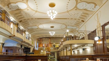 2 Restaurants, Frühstück, Mittagessen, Abendessen, regionale Küche