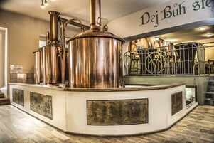 2 restaurantes, café da manhã, culinária regional