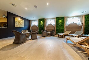 Sauna seca, sauna a vapor, massagens com pedras quentes