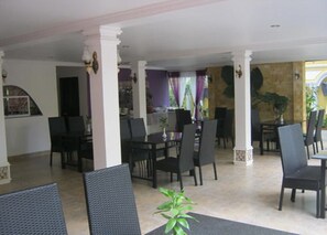 บริการอาหารเช้า อาหารกลางวัน อาหารเย็น, อาหารกัมพูชา