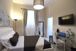 Superior Double Room | Minibar, in-room safe, desk, soundproofing - Town House 57 (Rome)