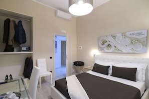 Superior Double Room | Minibar, in-room safe, desk, soundproofing - Town House 57 (Rome)