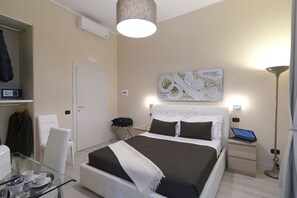 Superior Double Room | Minibar, in-room safe, desk, soundproofing - Town House 57 (Rome)
