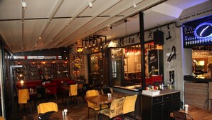 Bar (in der Unterkunft)
