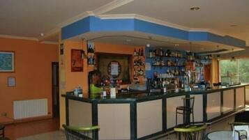 Bar (trong khuôn viên)