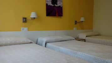 Bàn, màn/rèm cản sáng, nôi (giường cho trẻ sơ sinh) miễn phí