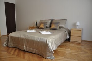 Deluxe Apartment, 1 Bedroom, Kitchen, City View | Iron/ironing board, free cribs/infant beds, rollaway beds, free WiFi
