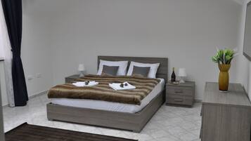 Family Apartment, 1 Bedroom, Accessible, Kitchen | Children's theme room