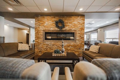 Best Western Plus Lacombe Inn & Suites