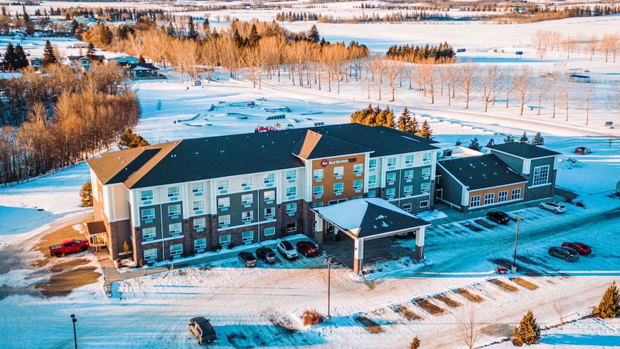 Best Western Plus Lacombe Inn & Suites