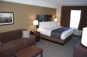 Desk, laptop workspace, soundproofing, iron/ironing board - Best Western Plus Lacombe Inn & Suites (Lacombe)