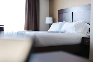 Desk, laptop workspace, soundproofing, iron/ironing board - Best Western Plus Lacombe Inn & Suites (Lacombe)