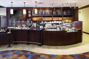 供应早餐和晚餐