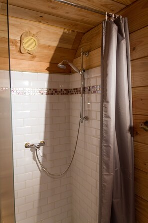 Huisje (Hut) | Badkamer met douche