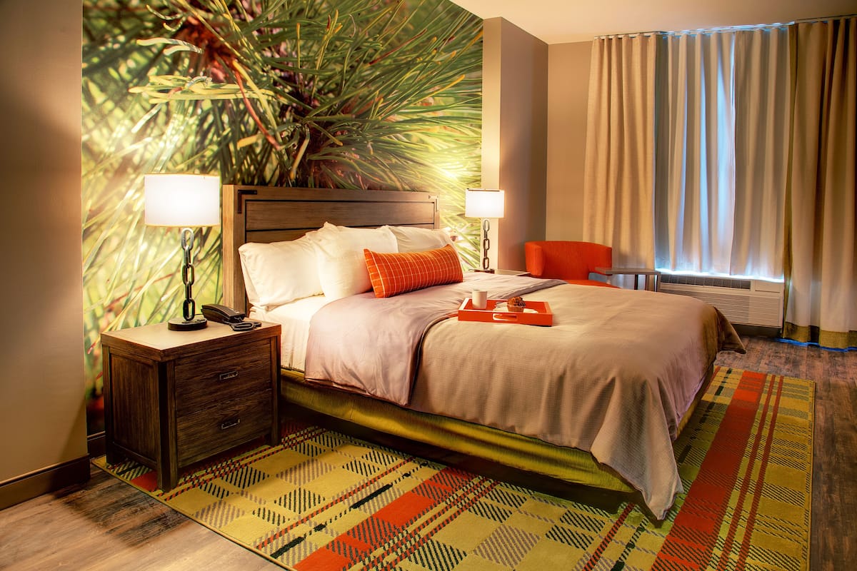 1 bedroom, premium bedding, in-room safe, desk