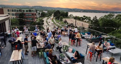 Hotel Indigo Traverse City by IHG
