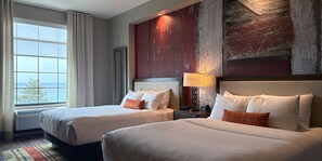 Premium bedding, in-room safe, desk, laptop workspace - Hotel Indigo Traverse City by IHG (Traverse City)