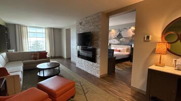 1 bedroom, premium bedding, in-room safe, desk