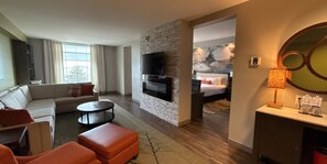 Premium bedding, in-room safe, desk, laptop workspace