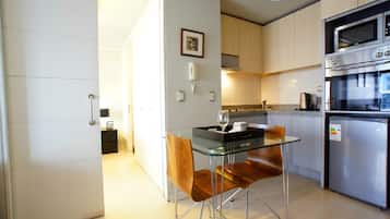 Executive Apartment, 1 Bedroom | In-room dining