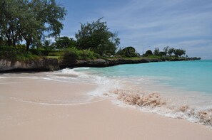 Beach nearby - Yellow Bird Apartment (Silver Sands)