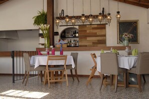 Breakfast, lunch, dinner served; Spanish cuisine - Hotel Las Caballerizas (Valle de Bravo)