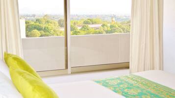 Single Room | Minibar, in-room safe, desk, free cribs/infant beds