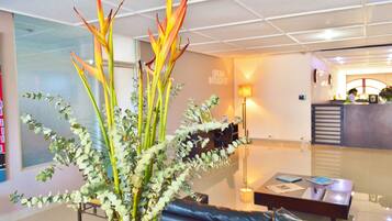 Lobby lounge